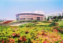 青島大學(xué)音樂學(xué)院位于中國(guó)著名的海濱城市 連續(xù)十年獲得山東省重點(diǎn)學(xué)科