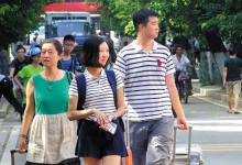 今年的高考分數(shù)預(yù)計將會下調(diào)并且部分學(xué)校都進行了擴招