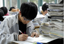 為什么在眾多省份紛紛限制公立高中招收復讀生之際 河南仍然不敢這樣做