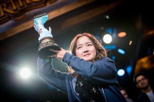 爐石傳說(shuō)首位女選手奪冠 中國(guó)選手獅醬創(chuàng)造歷史！