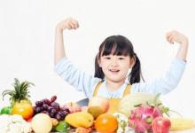 孩子在換牙期的時(shí)候應(yīng)該吃什么好呢