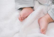 如何根據嬰兒個人情況確定保溫箱時間呢