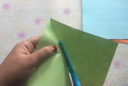 勞動(dòng)節(jié)假日玩具風(fēng)車制作方法1