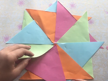 勞動(dòng)節(jié)假日玩具風(fēng)車制作方法4