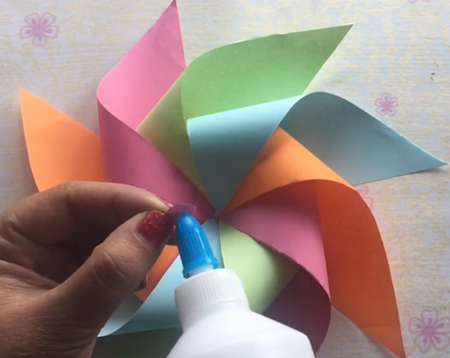 勞動(dòng)節(jié)假日玩具風(fēng)車制作方法6