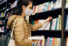 哪些類型的機構(gòu)為低收入學生提供最大的投資回報率
