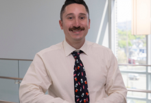Nicholas Schwier確保學生準備好練習